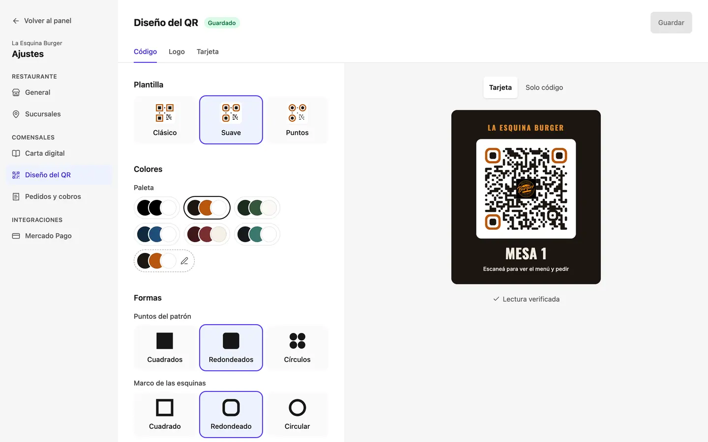 Editor del diseño del QR: plantillas, paletas y formas, con una tarjeta oscura de ejemplo para la Mesa 1